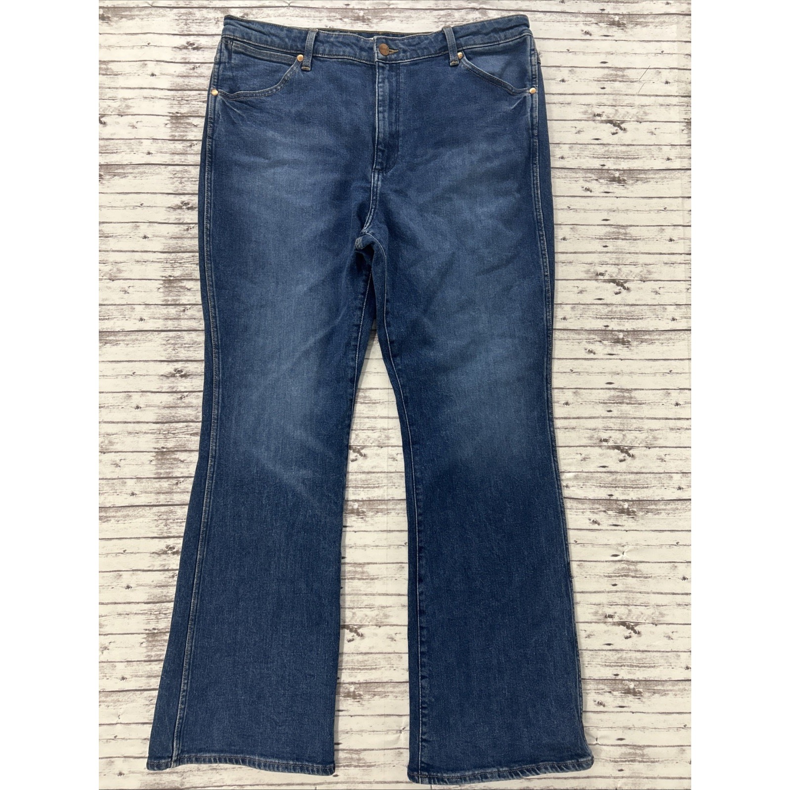 Wrangler Relaxed Fit Bootcut Blue Denim Jeans Womens 36x31 Medium Wash Stretch